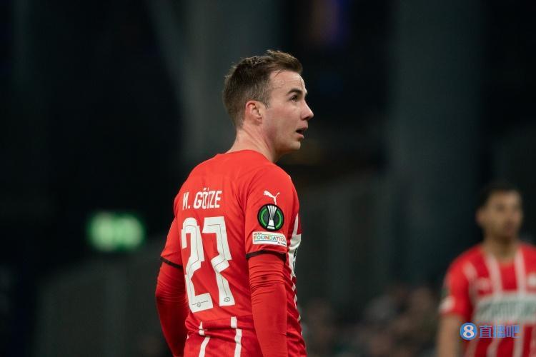  法兰克福主帅赛后炮轰判罚不公  